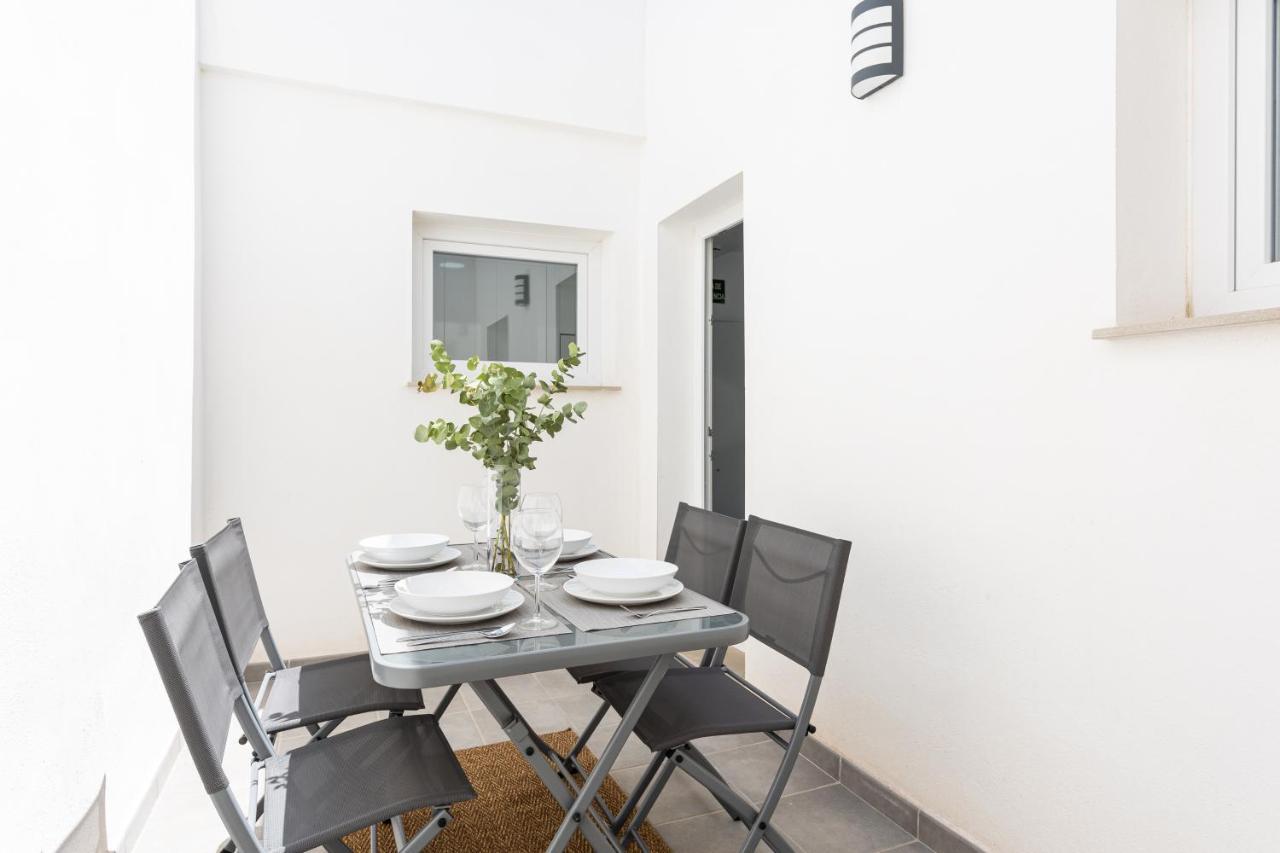 Apartamentos La Pelusa Malaga Zewnętrze zdjęcie